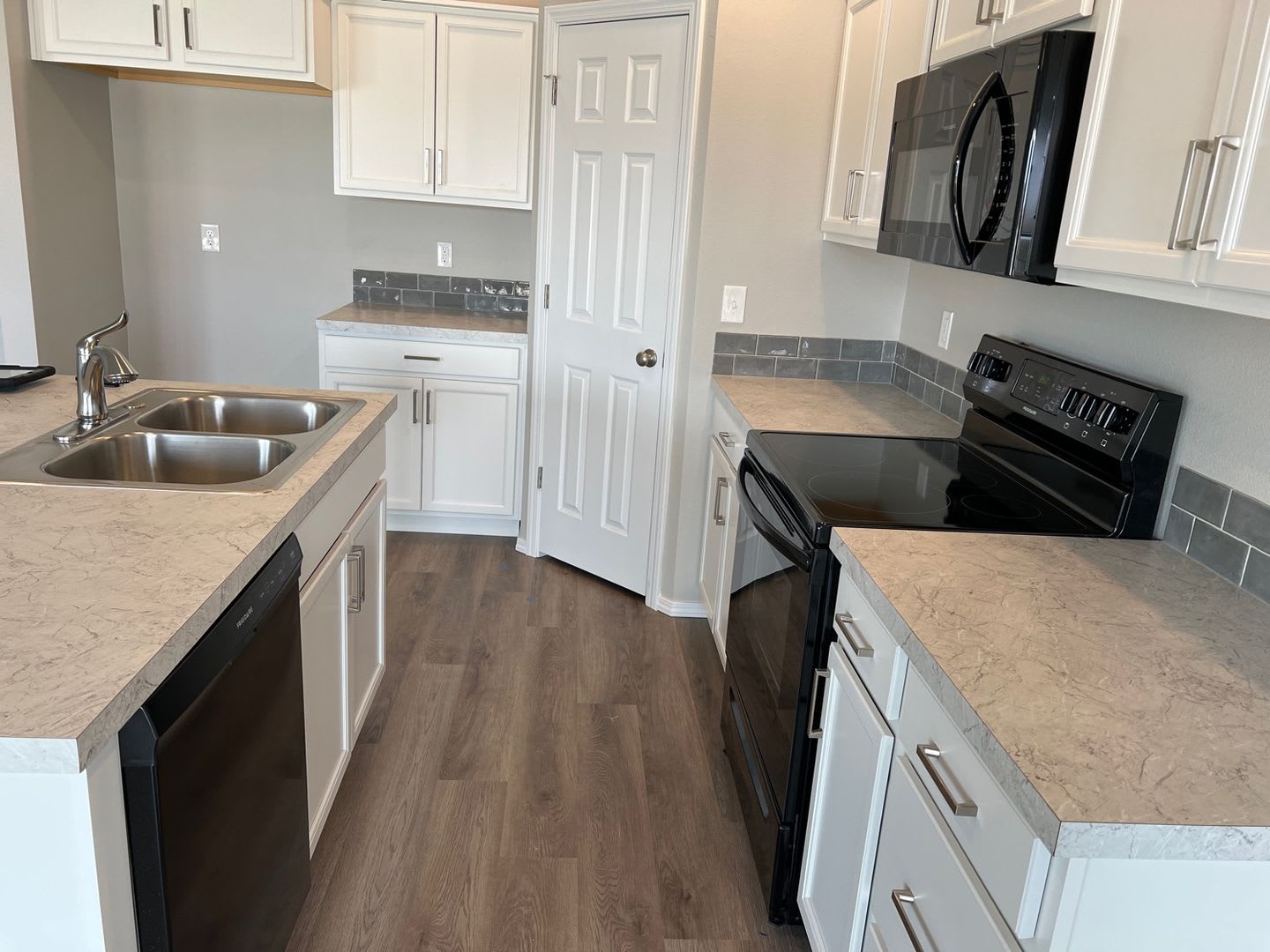 Modern 3 Bed Rental with Ultimate Privacy & Low-Maintenance Living – photo 3