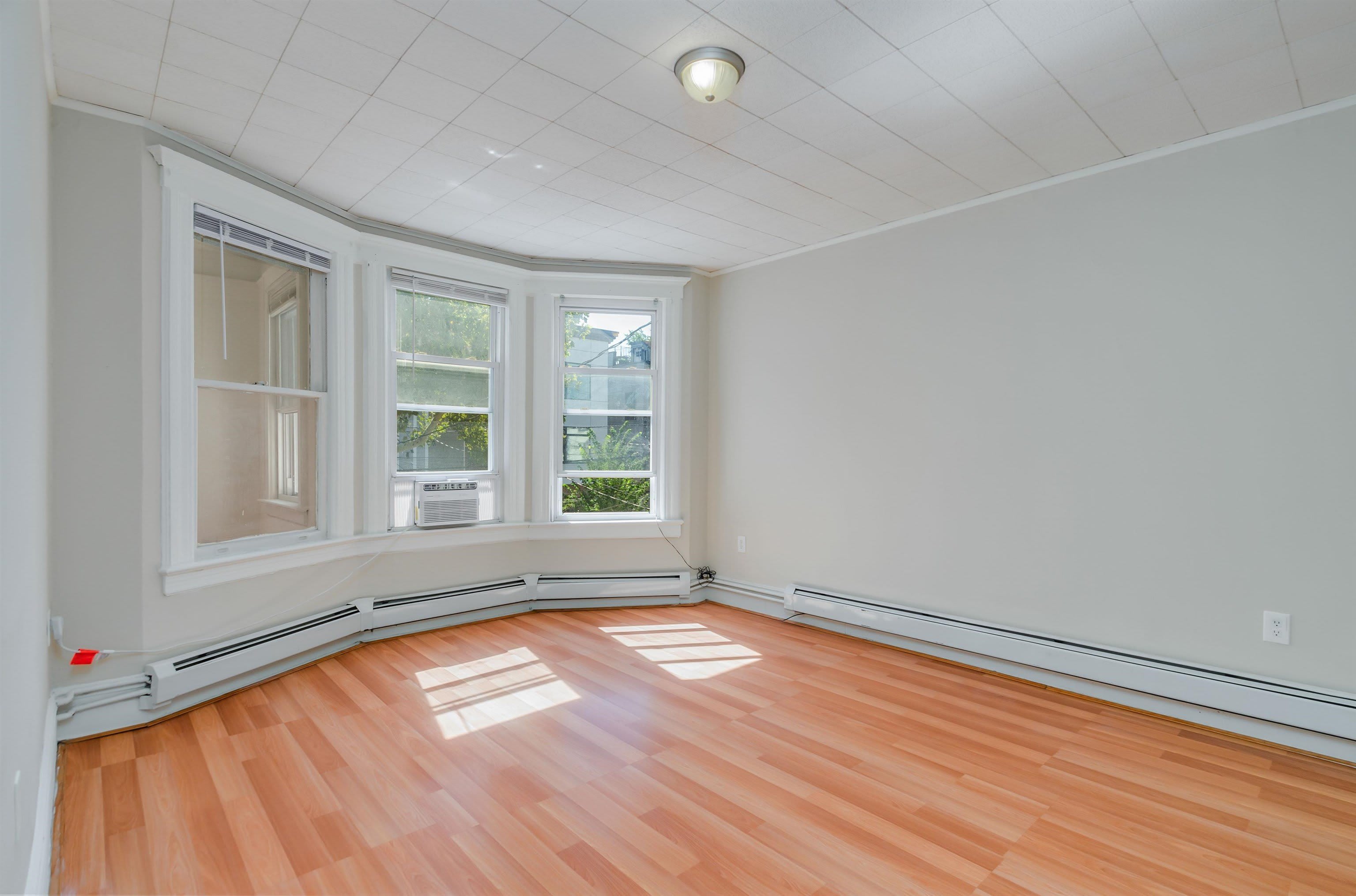 27 ROMAINE AVE – photo 2
