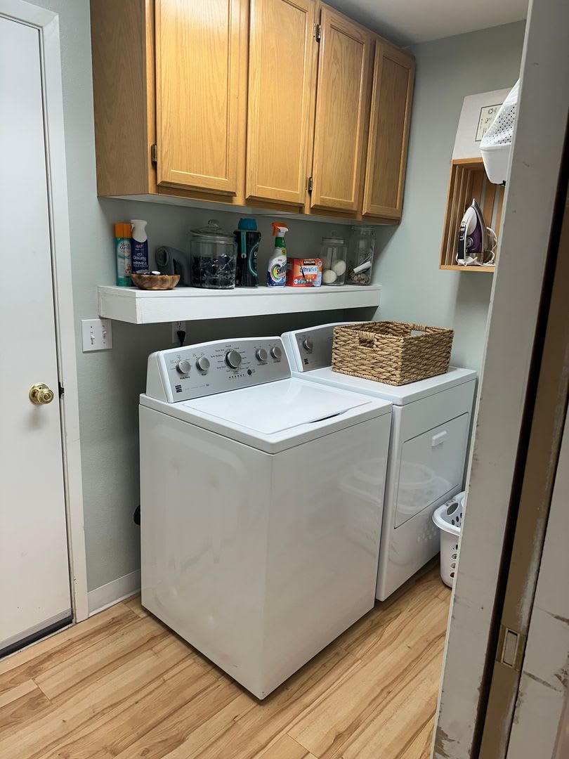 Beautiful 2 bedroom 2 bath well maintained with plenty of natural light townhouse! – photo 3