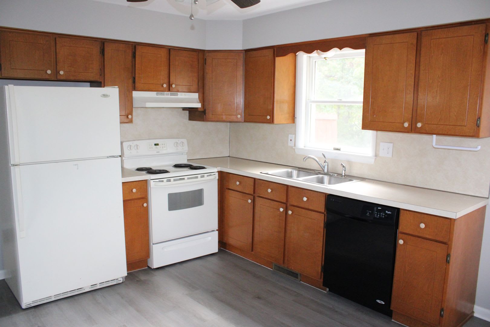 Two Bedroom Townhome with Attached Garage – photo 4