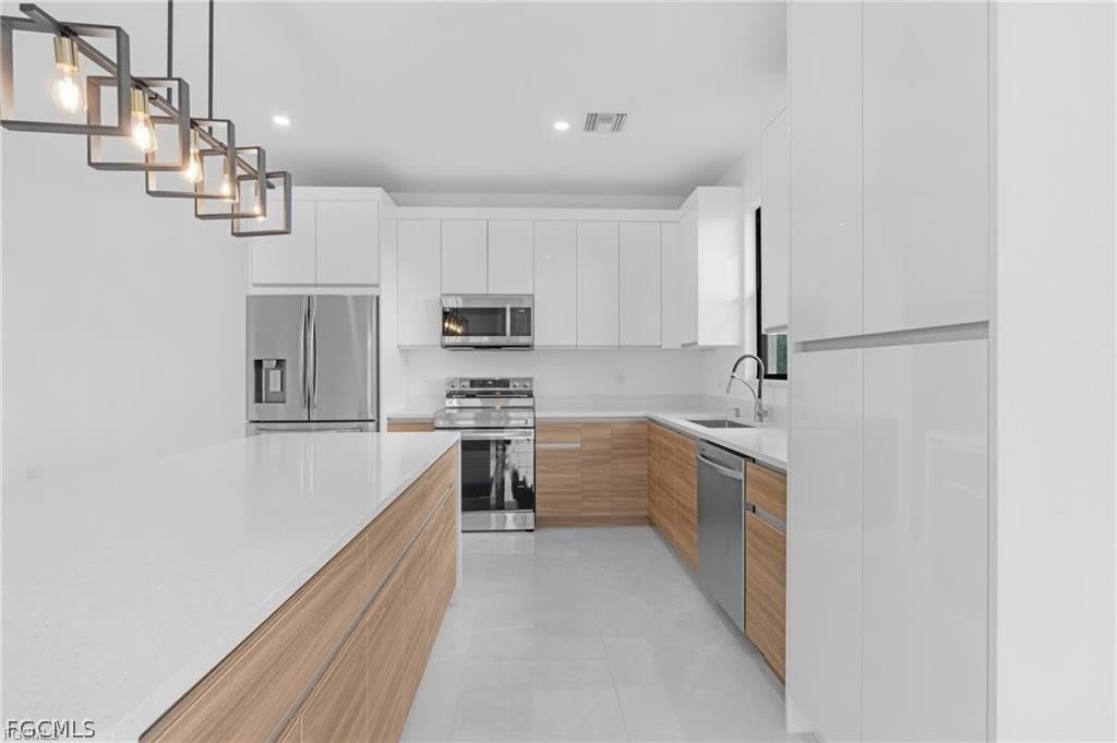 2001 NW 25th Avenue – photo 3