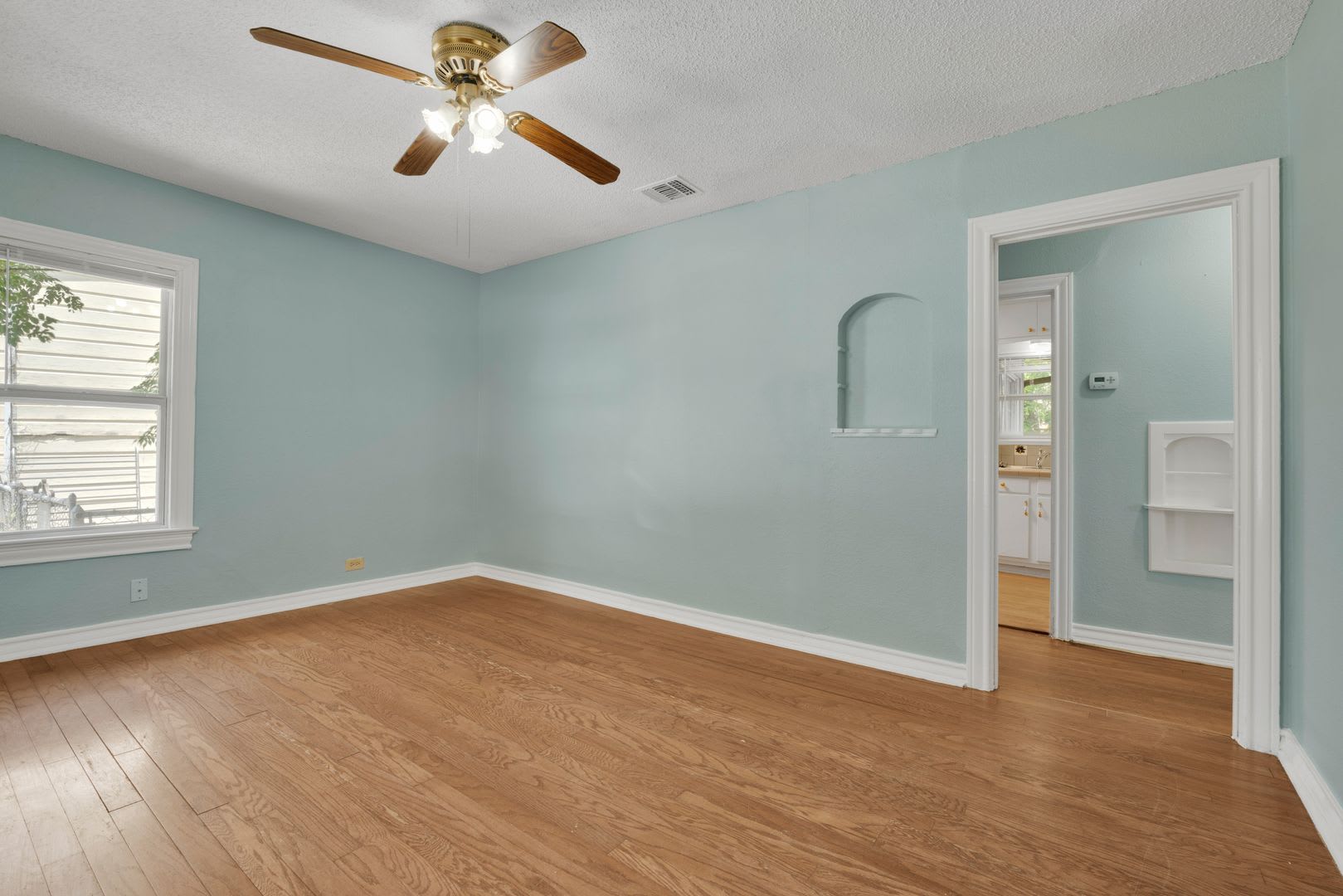 Cozy 2 Bedroom Home in Downtown San Antonio! – photo 4