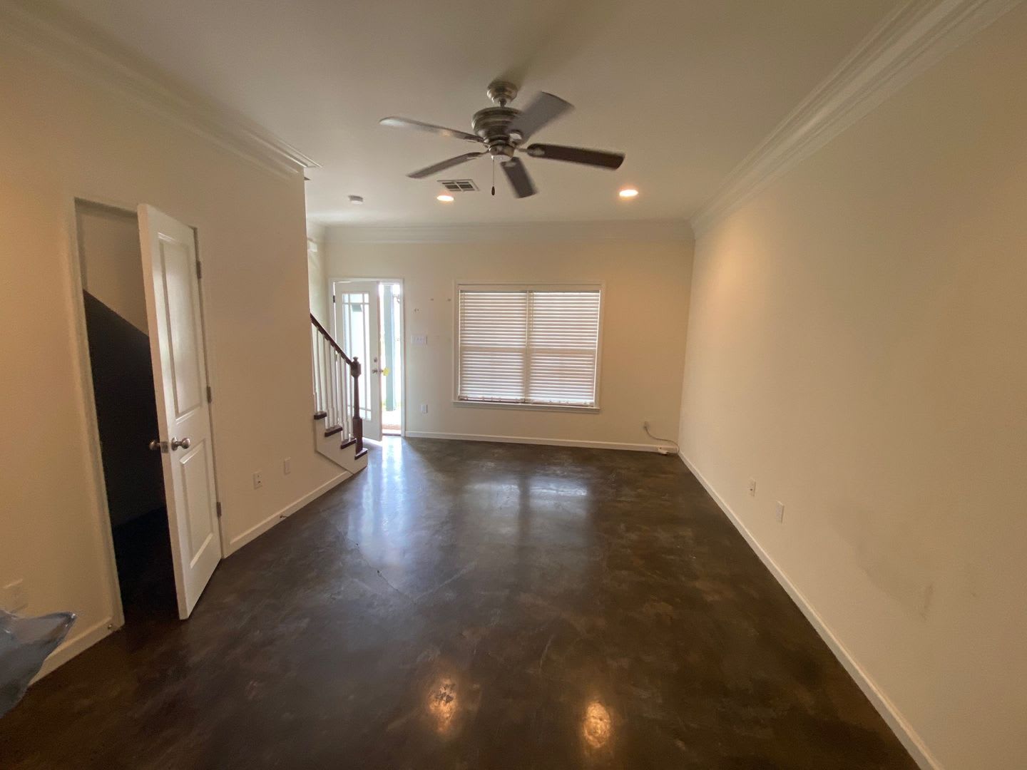 GORGEOUS 2BR/2.5BA Townhome located off of Kaliste Saloom Rd near Ambassador – photo 4