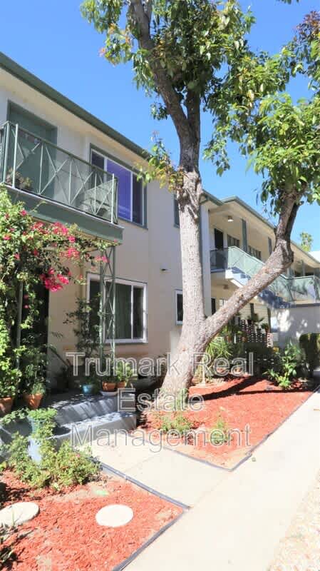 623 W Stocker St – photo 3