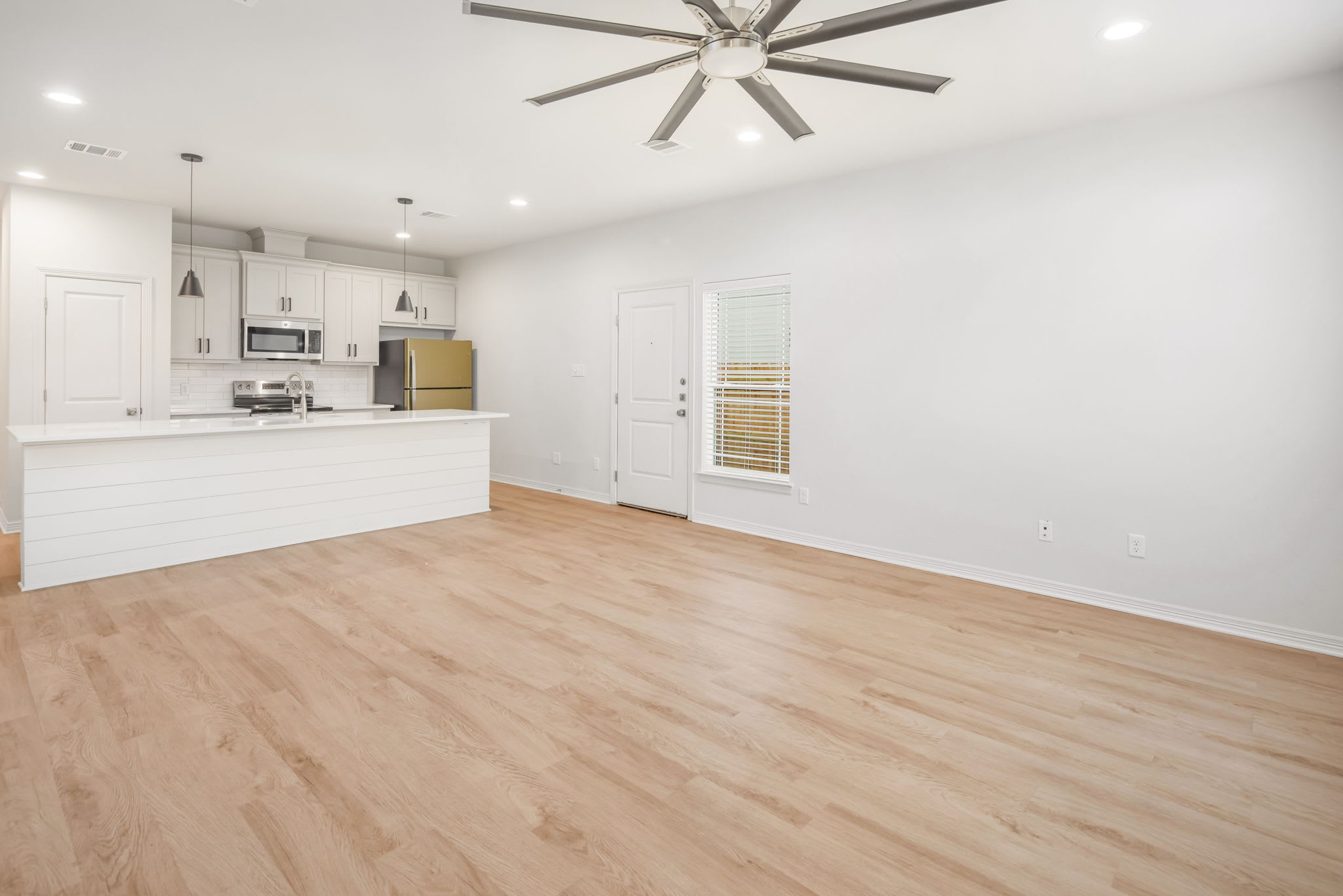 212 Richards Street – photo 4