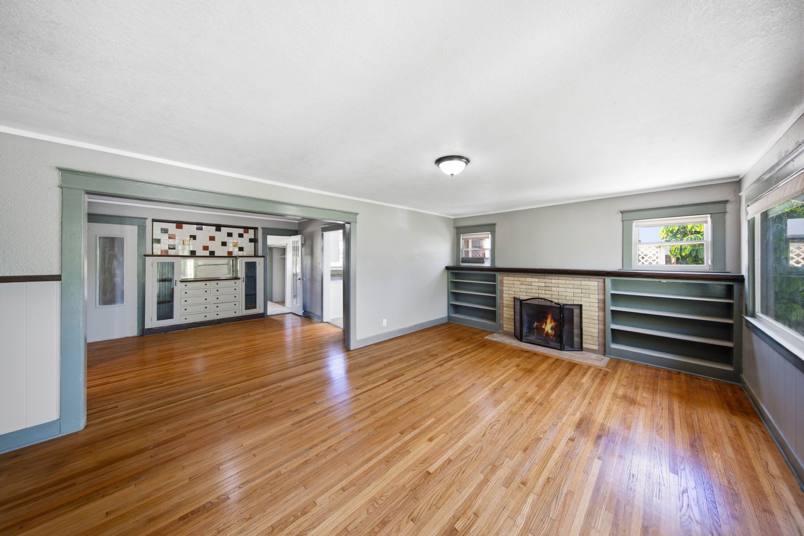 Classic Anaheim Living With Prime Location – photo 3