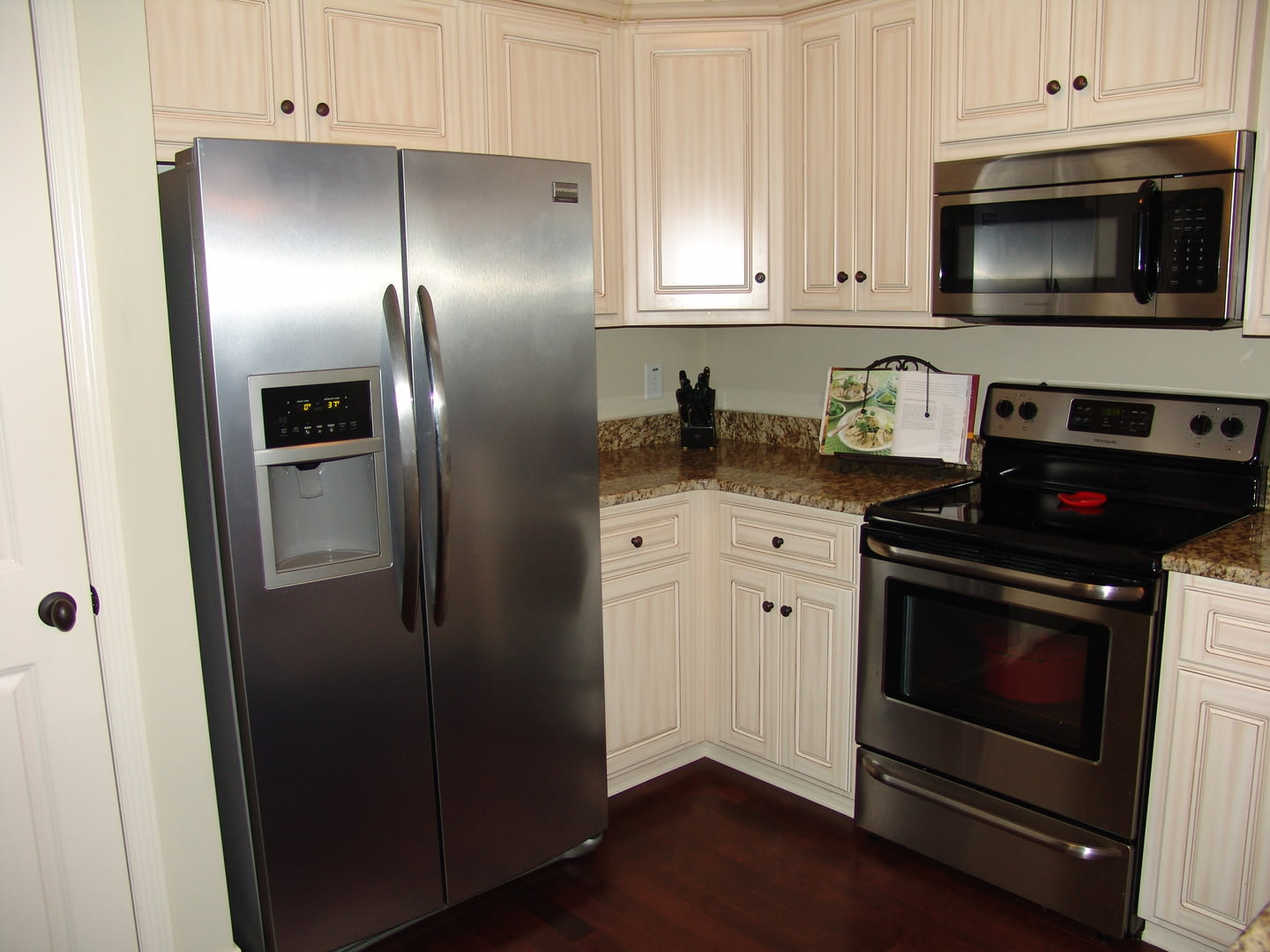 Beautiful Evans 3BR plus Loft Landsacpe Care Included – photo 5