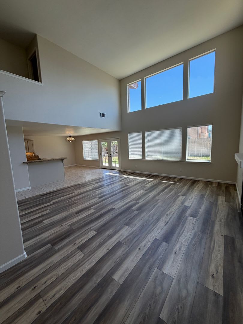 MOVE IN SPECIAL 1/2 OFF FIRST MONTH RENT Newly Updated 4 Bedroom 2.5 Bathroom Home- AVAILABLE NOW! – photo 2