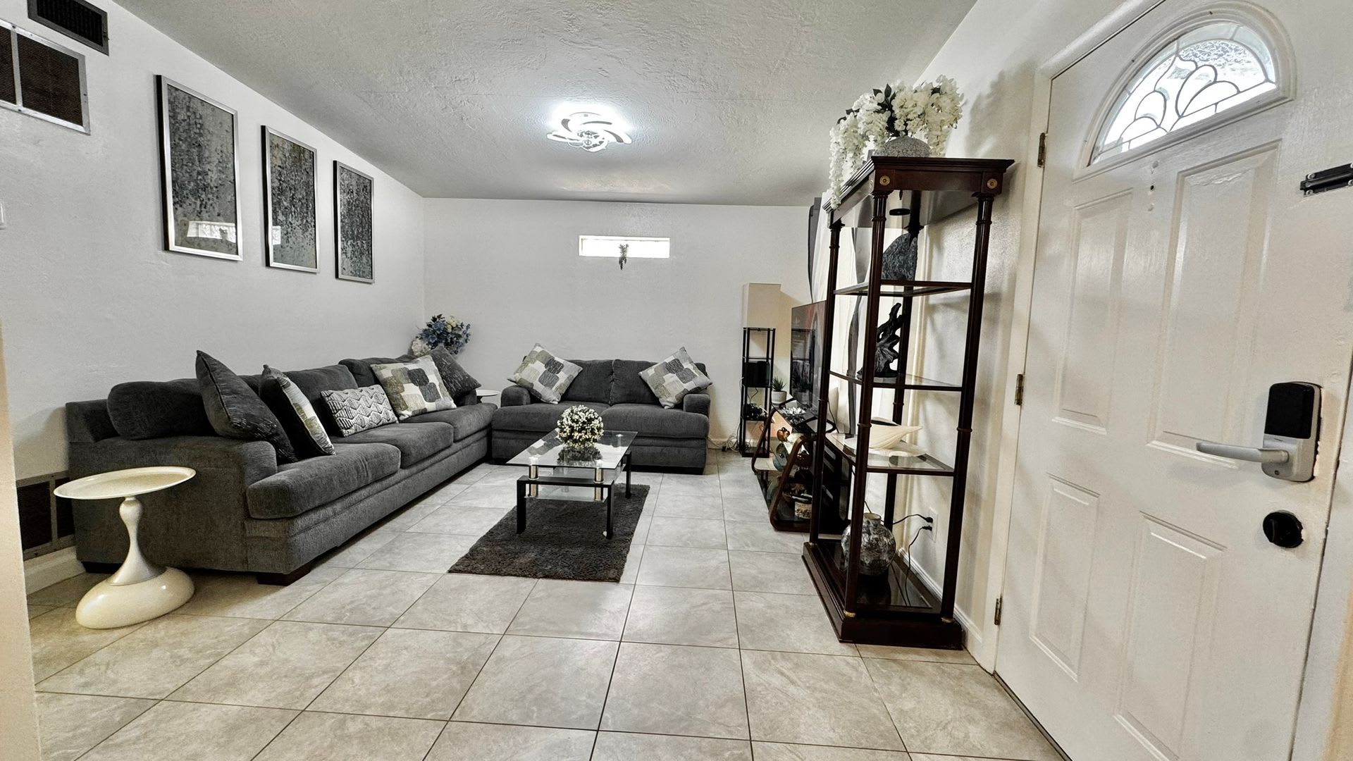Move-In Ready & Solar-Powered – Flexible Furnishing Options Available! 3bed – photo 4