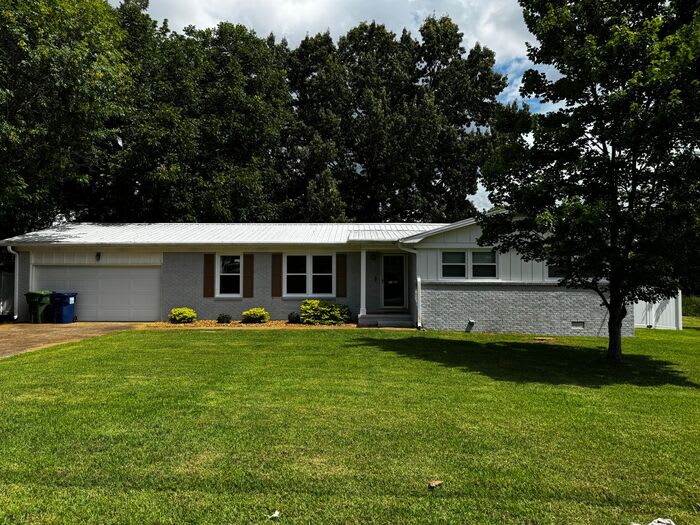 1005 Willow Cove Circle Southeast – photo 1