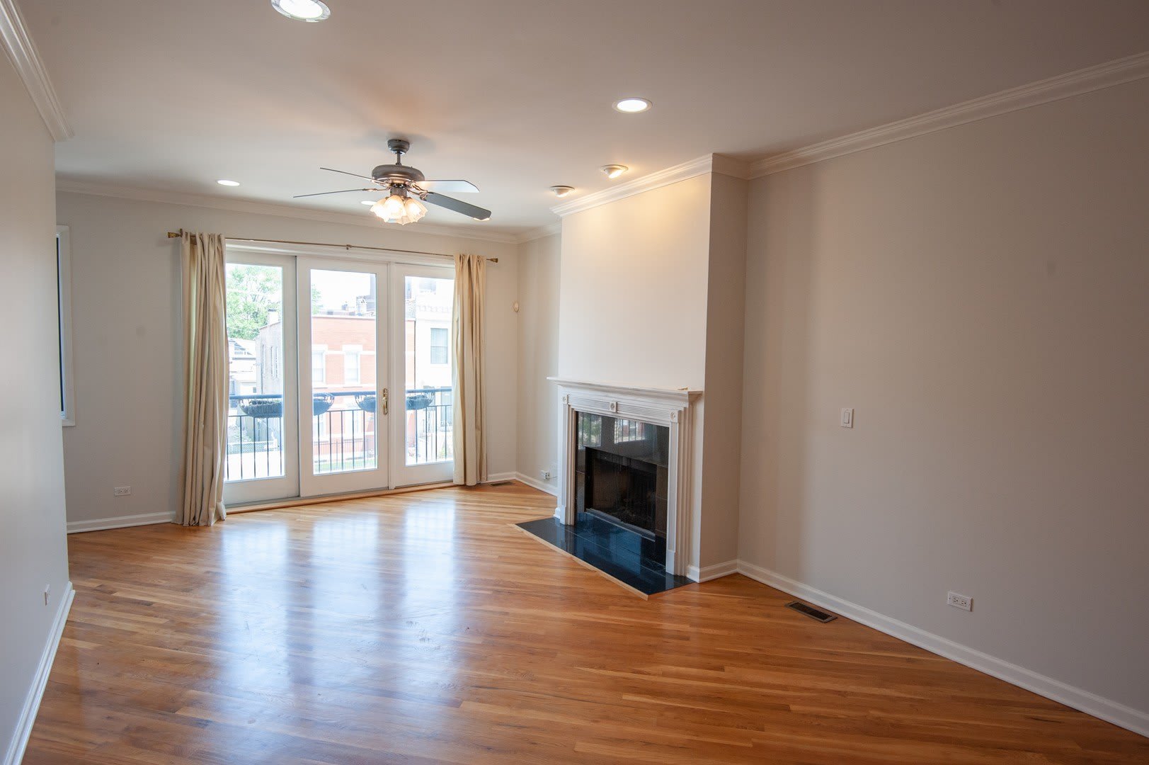 2427 W Augusta Boulevard – photo 2