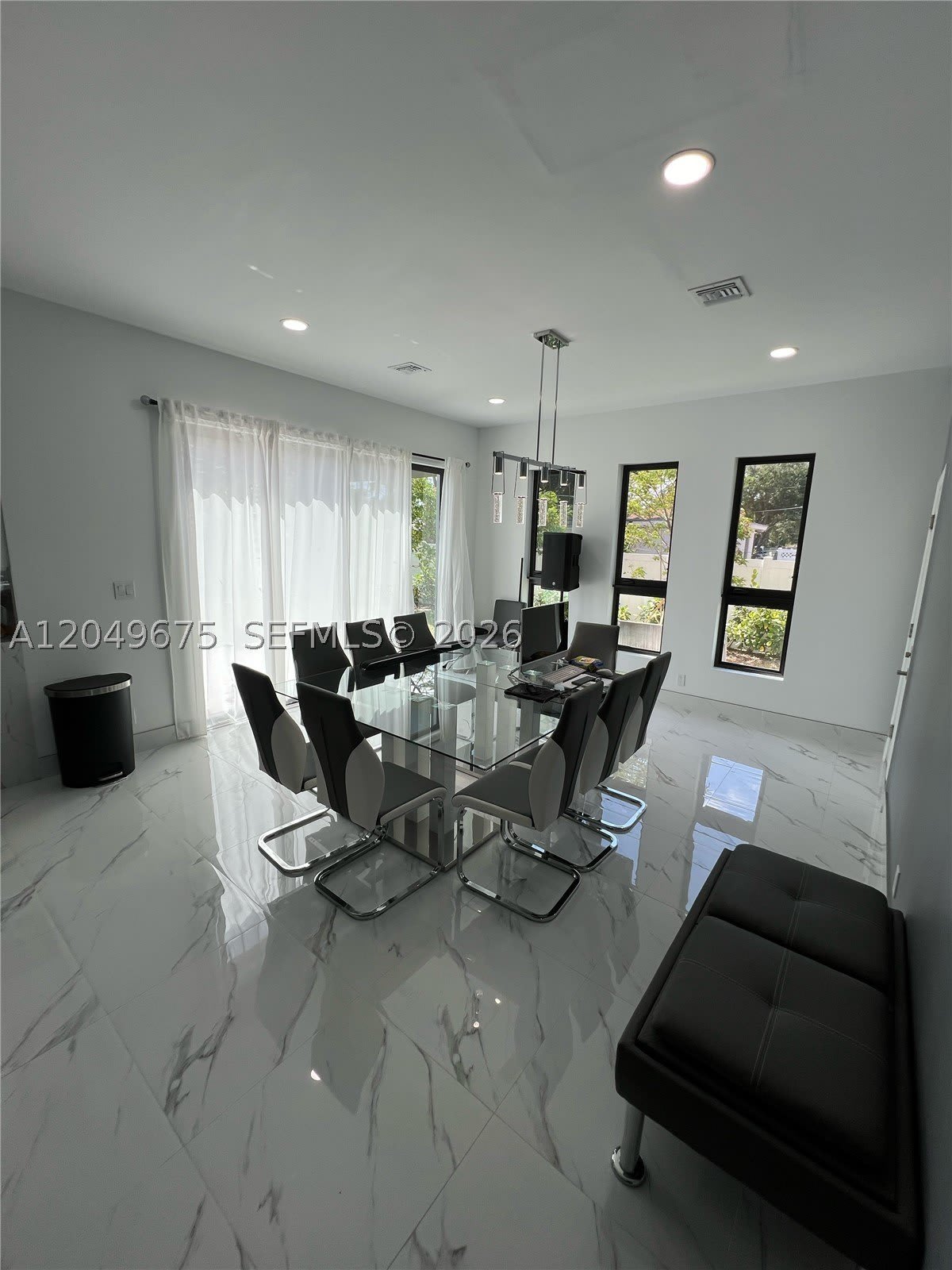 2342 Mckinley St – photo 3