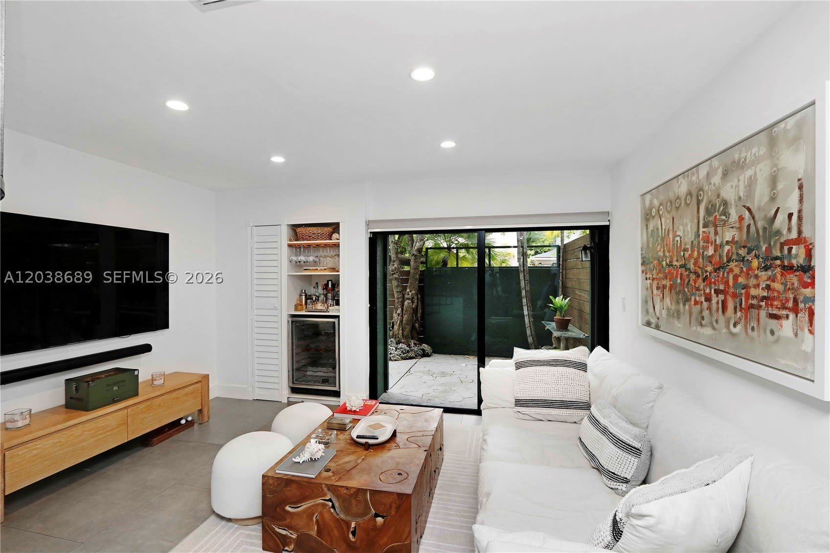 3138 Mary St – photo 2