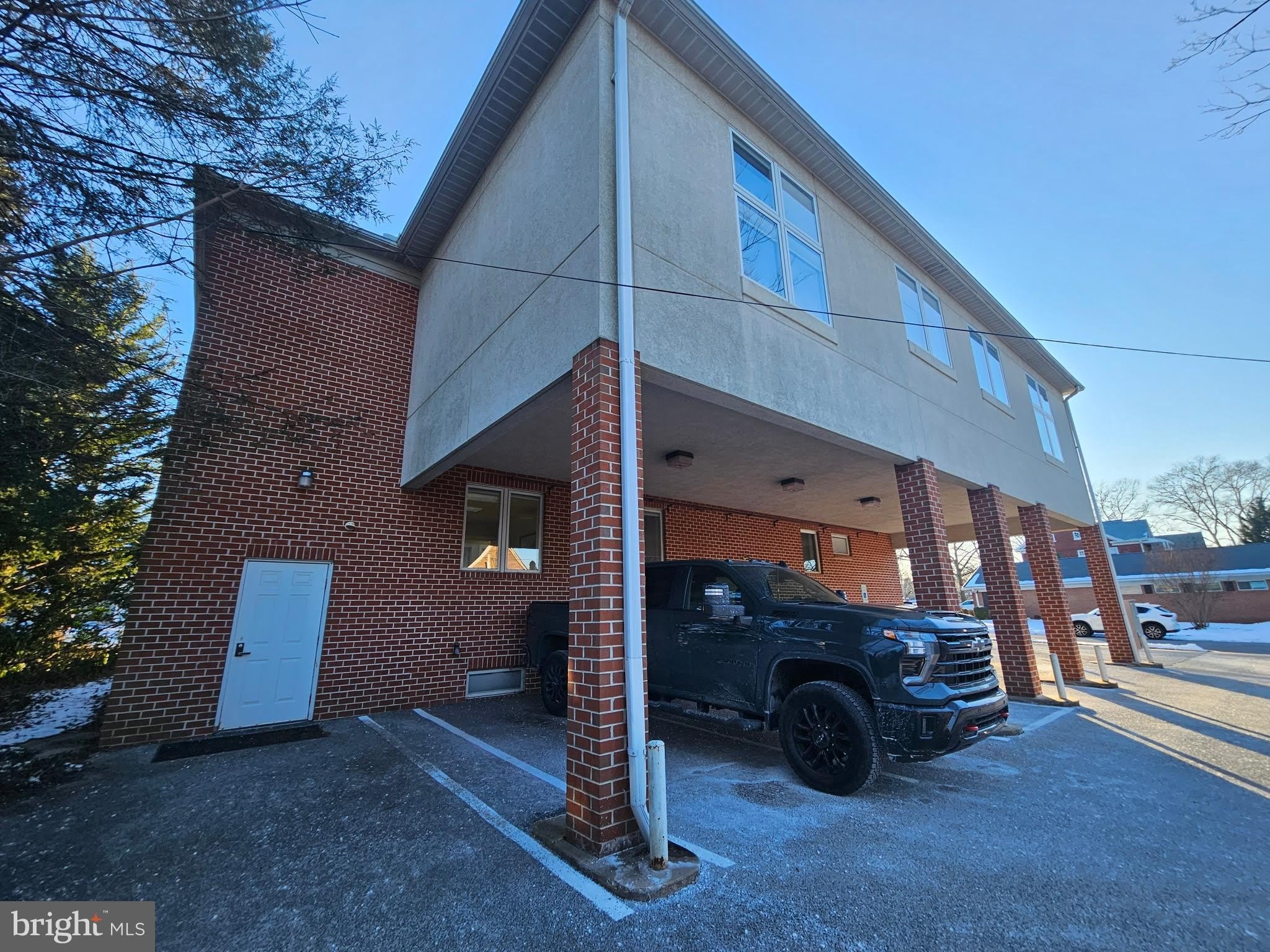 2215 E Market Street – photo 4