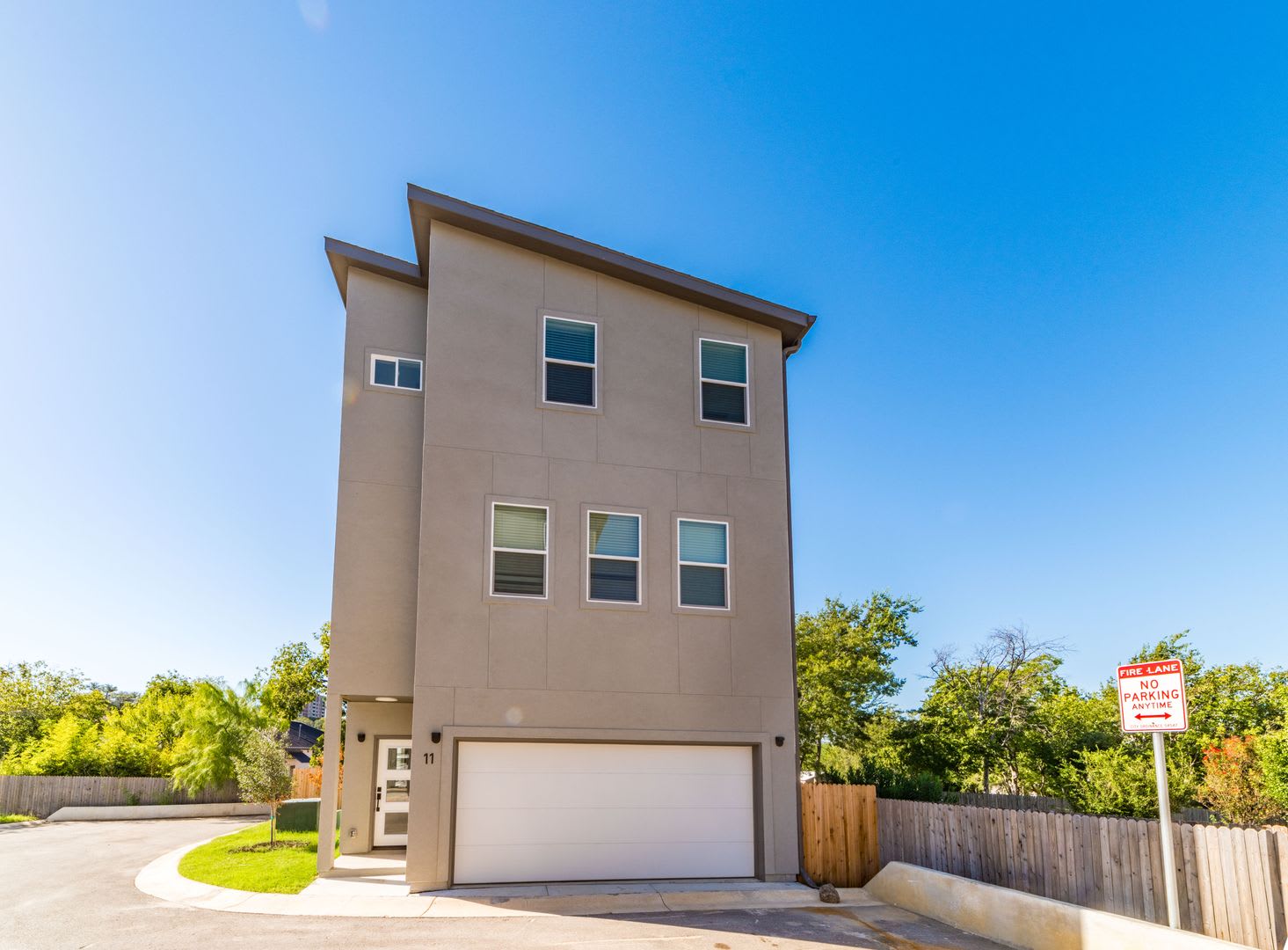 LUXURY 3-BEDROOM ALAMO HEIGHTS TOWNHOME – photo 1