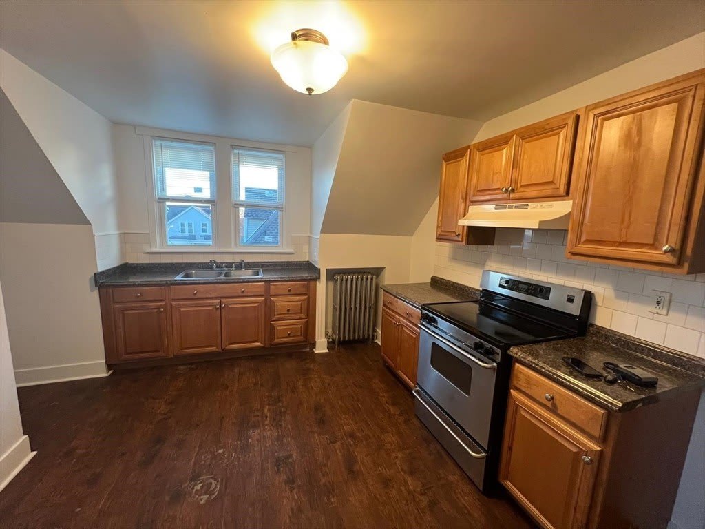 974 Plymouth Ave – photo 2