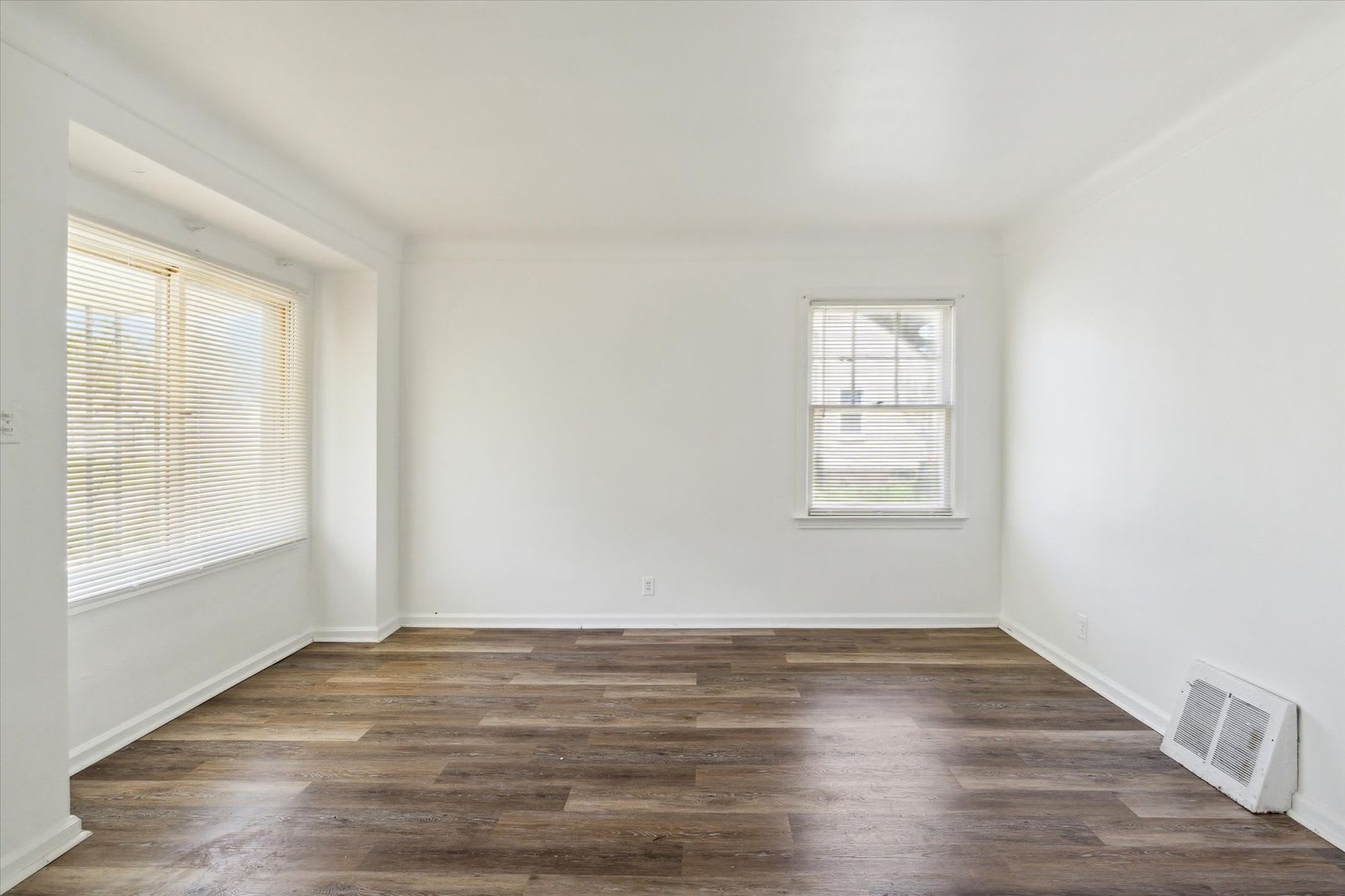 Remodeled 4B 1B Home $1,175 – photo 3