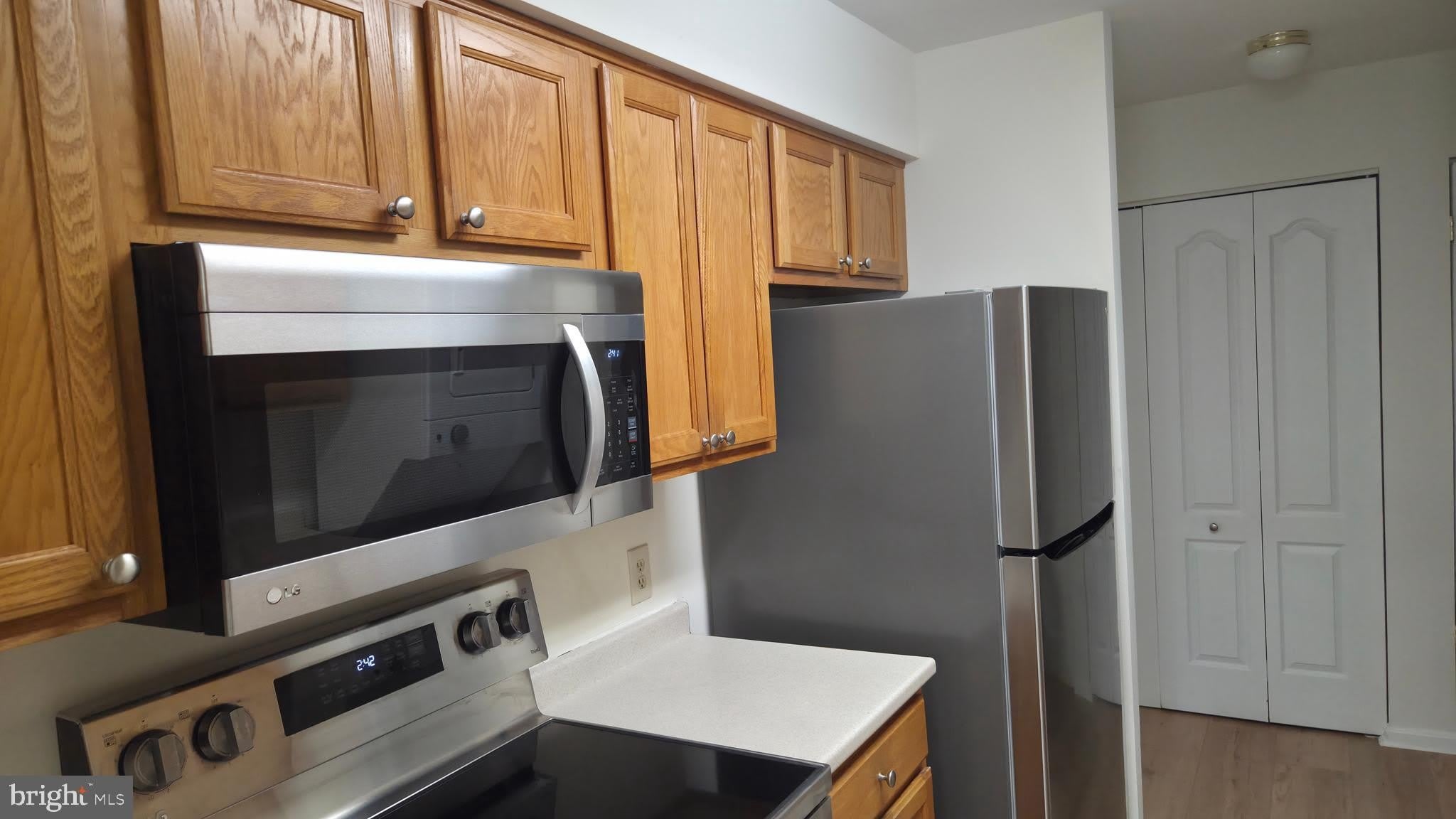8387 MONTGOMERY RUN Road – photo 2