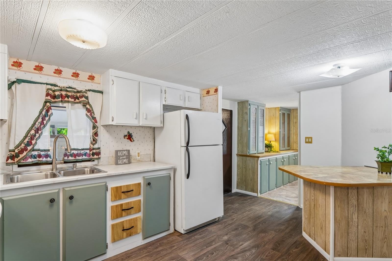 6601 SUTHERLAND AVE – photo 4