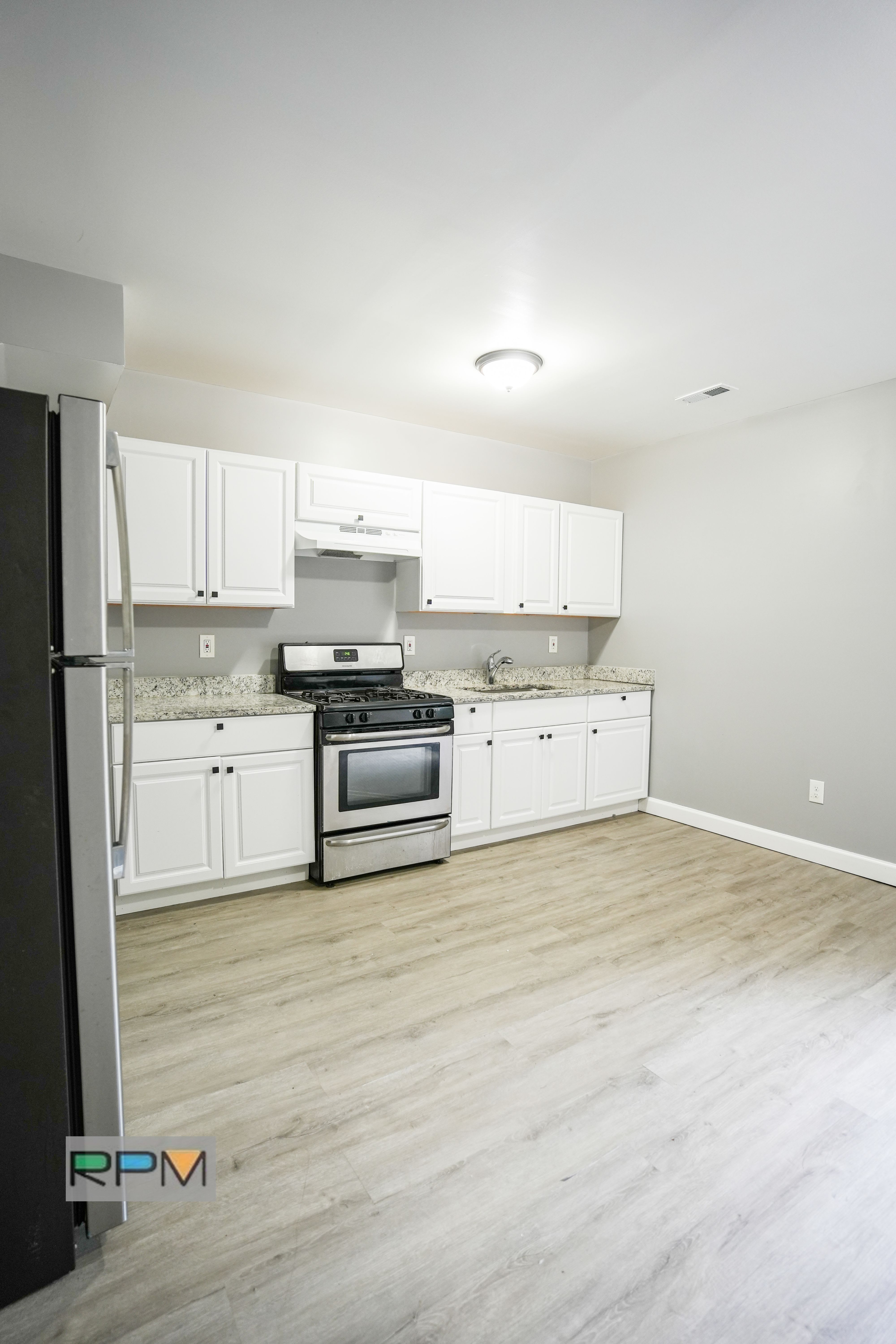 3831 Brooklyn Ave – photo 4