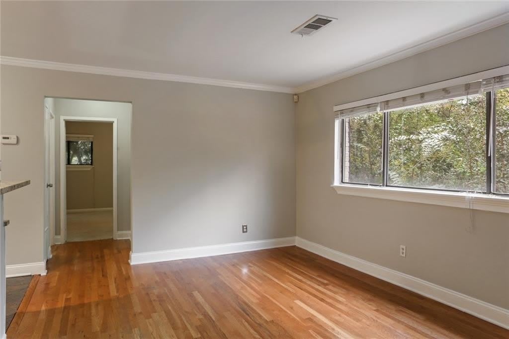 880 Glendale Terrace Ne – photo 3