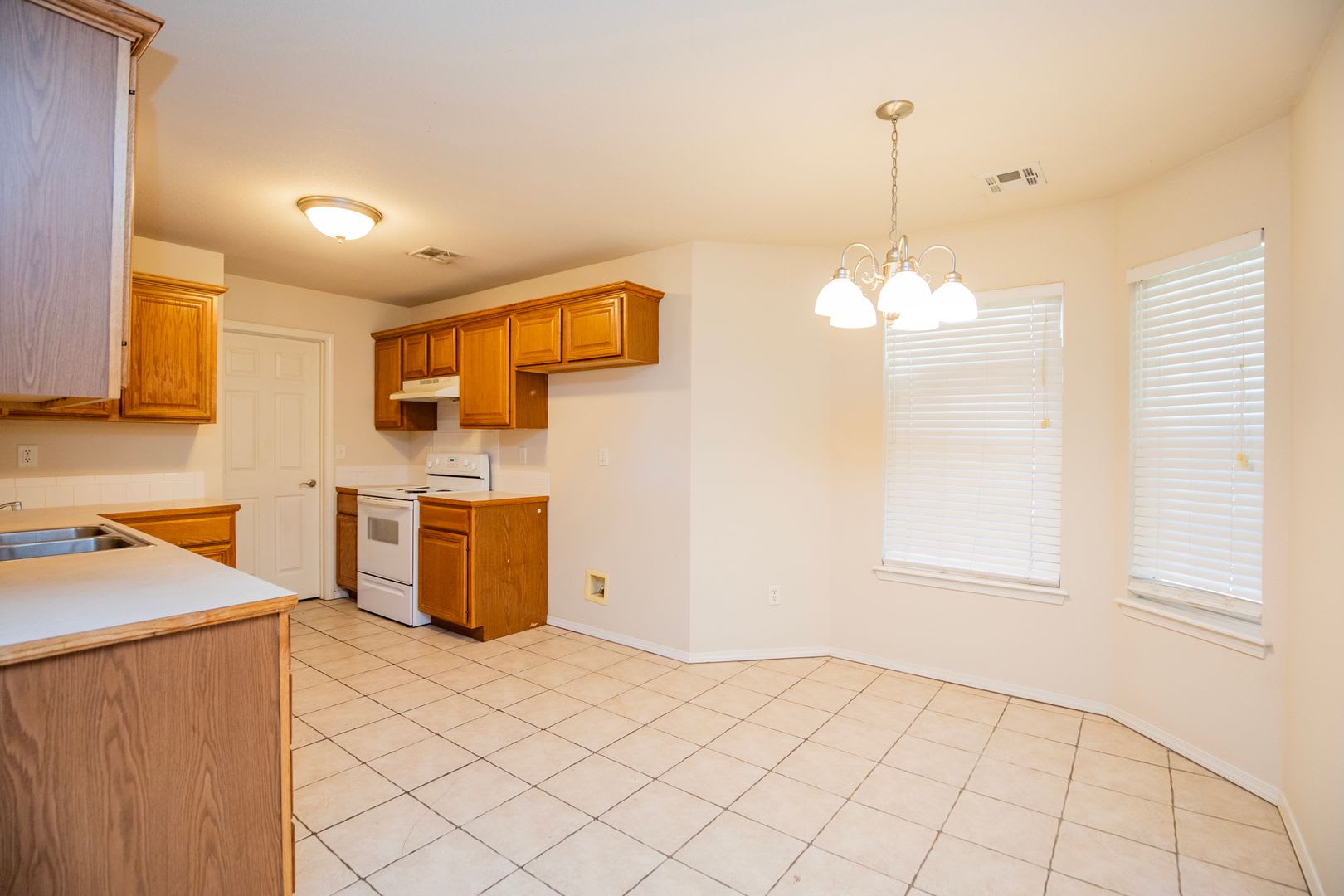 ***610 Maplewood*** – photo 3
