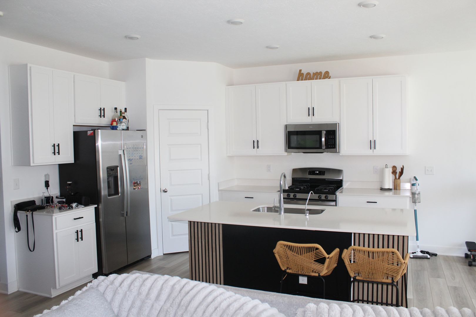 Coming Soon! Beautiful 3 BR Condo in Avon! – photo 4