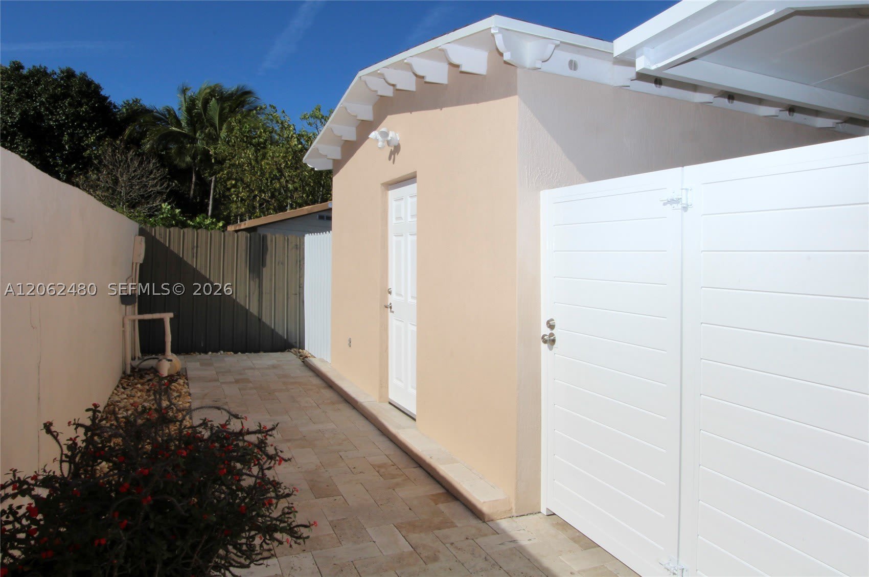 13797 SW 20th St – photo 4