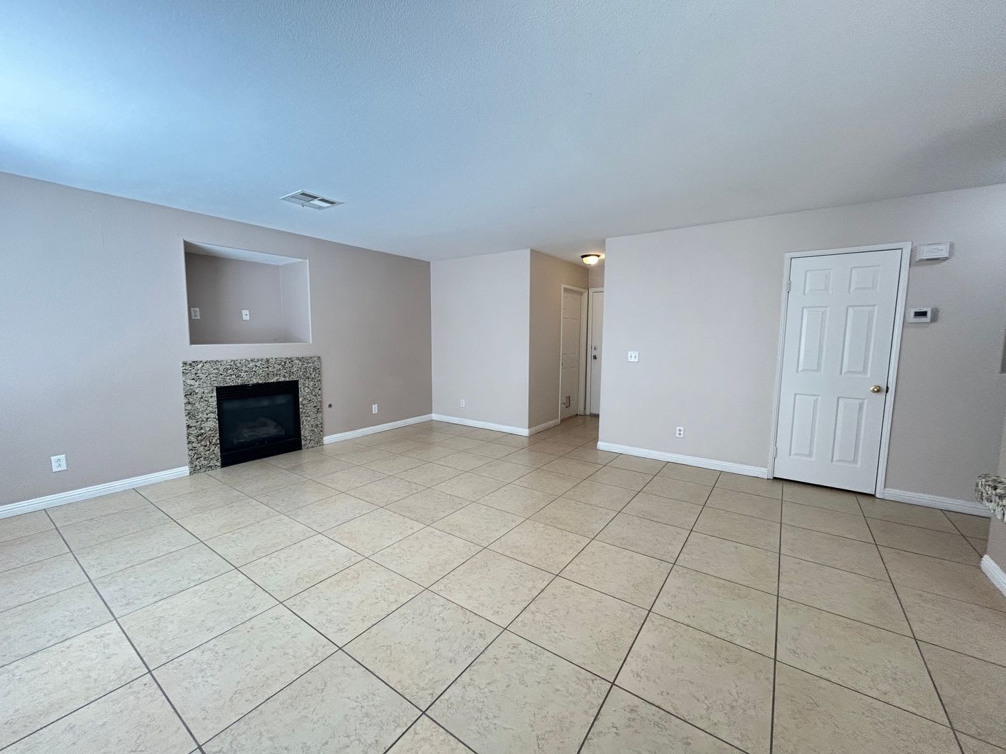 4-Bedroom 3-Bathroom Home in the Southwest! – photo 5