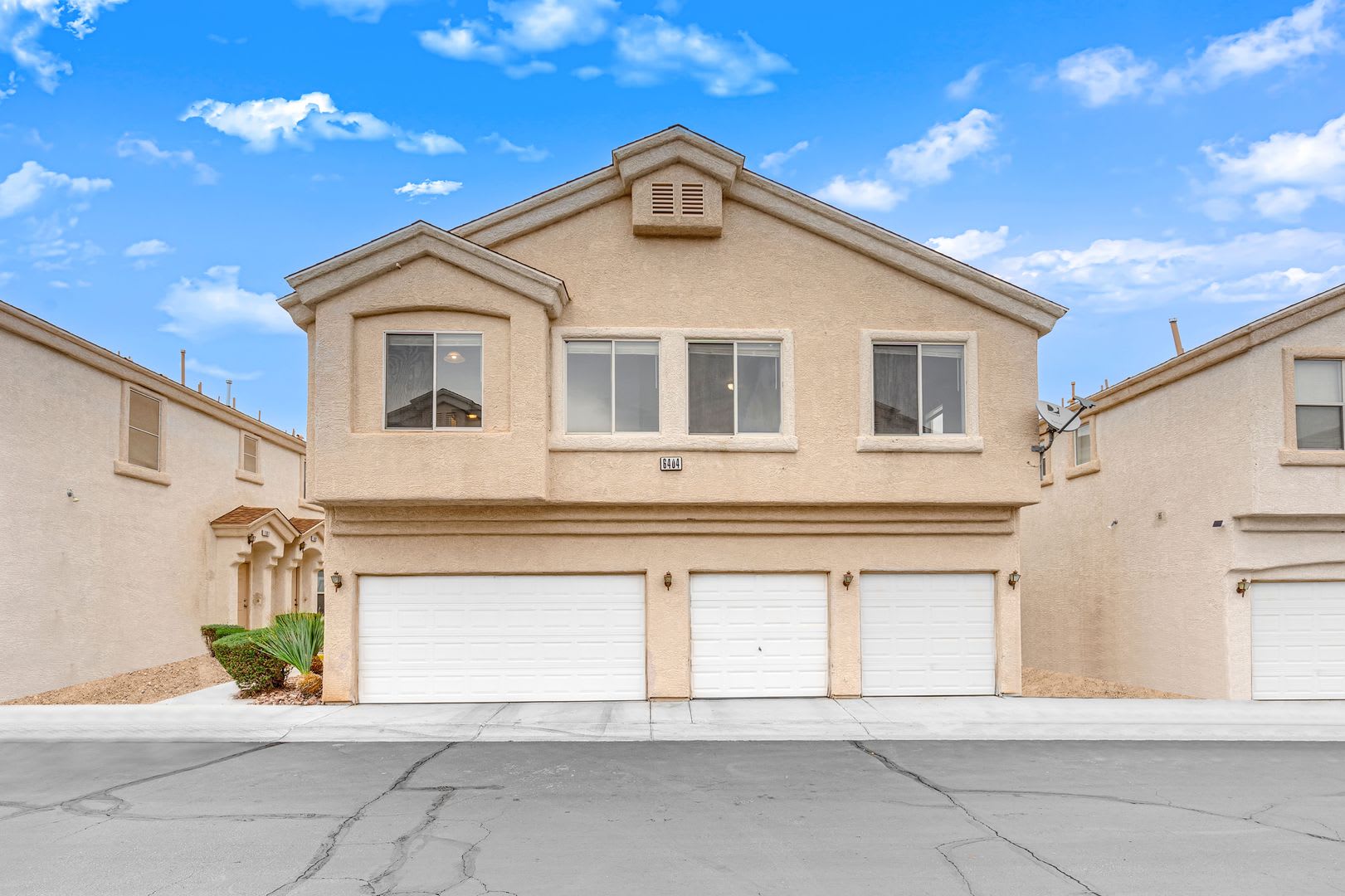 Charming 2 Bedroom 2 Bathroom Townhome – photo 1