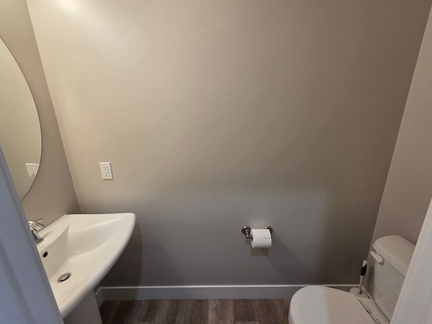 Like-New 3 Bed / 2.5 Bath Townhome in Prime Cedar City Location – Act Fast! – photo 2