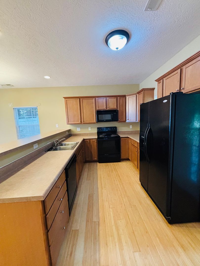 3 Bedroom, 2.5 Bath Townhouse – photo 5
