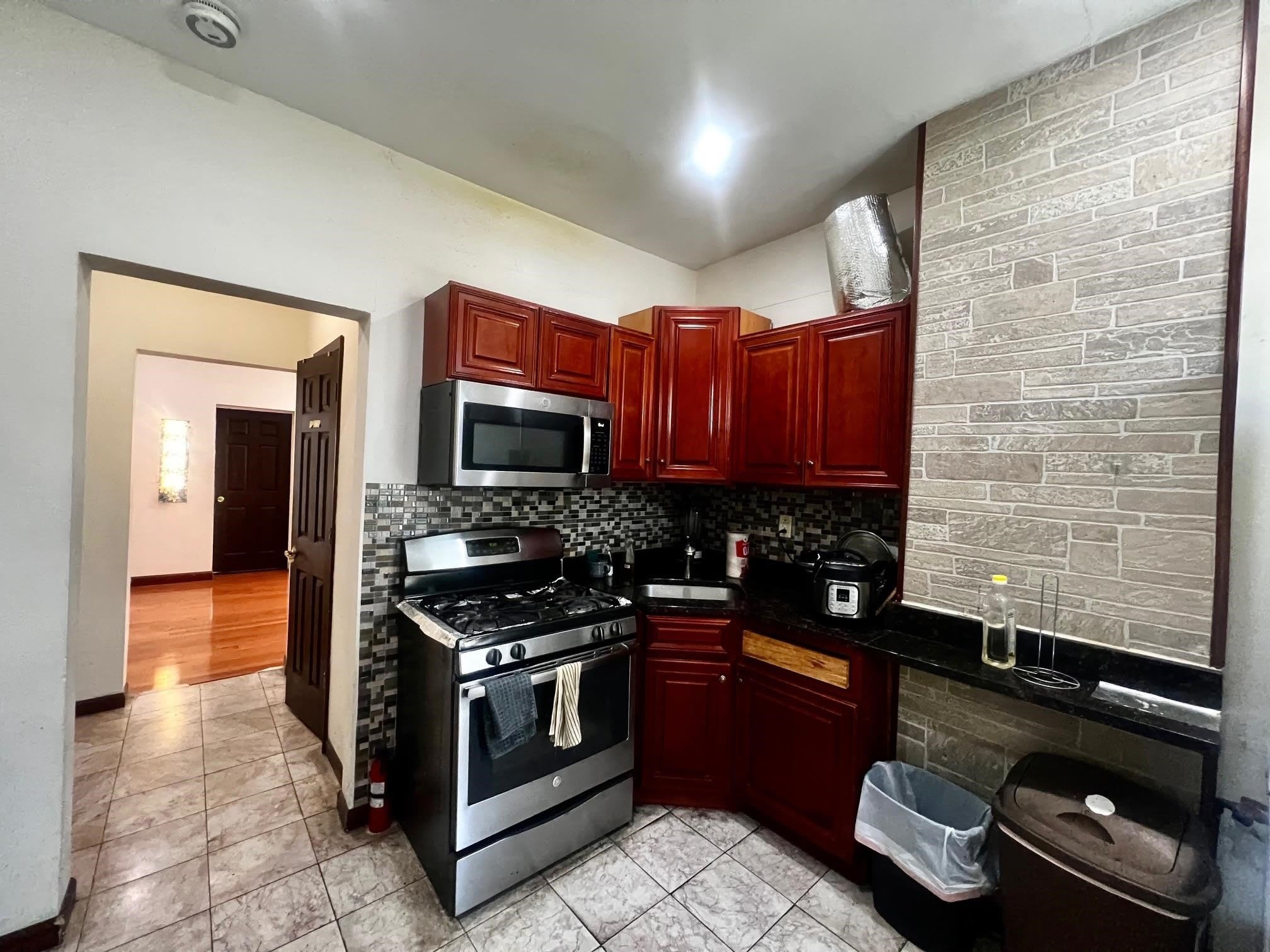 213 Beacon Ave – photo 1
