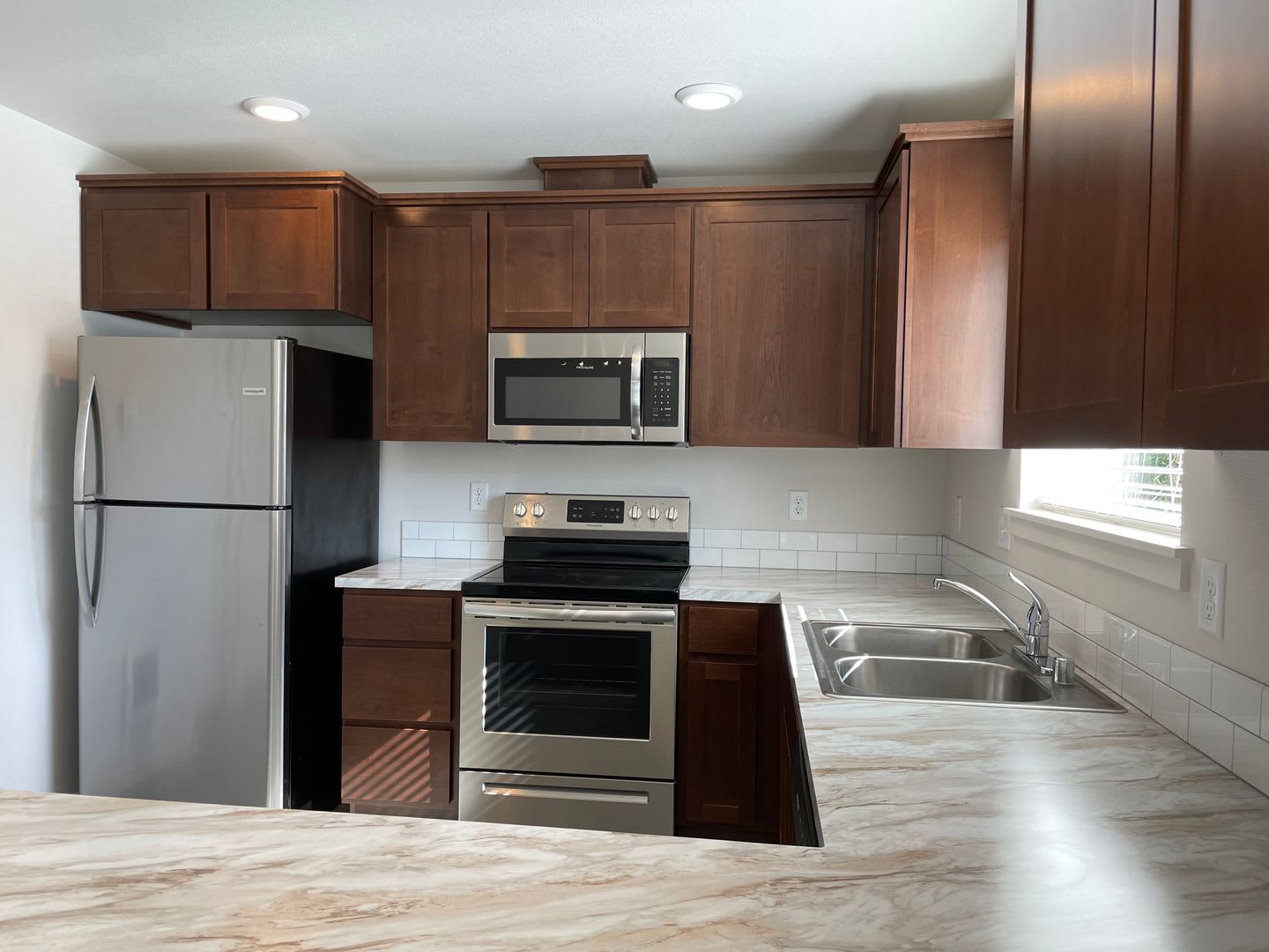 C221 Daybreak Gardens Apartments – photo 5