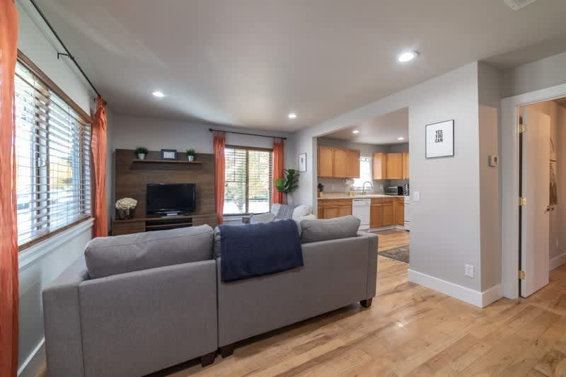 Amazing location! Landscaping included! Located between Downtown and The Box Factory! – photo 4