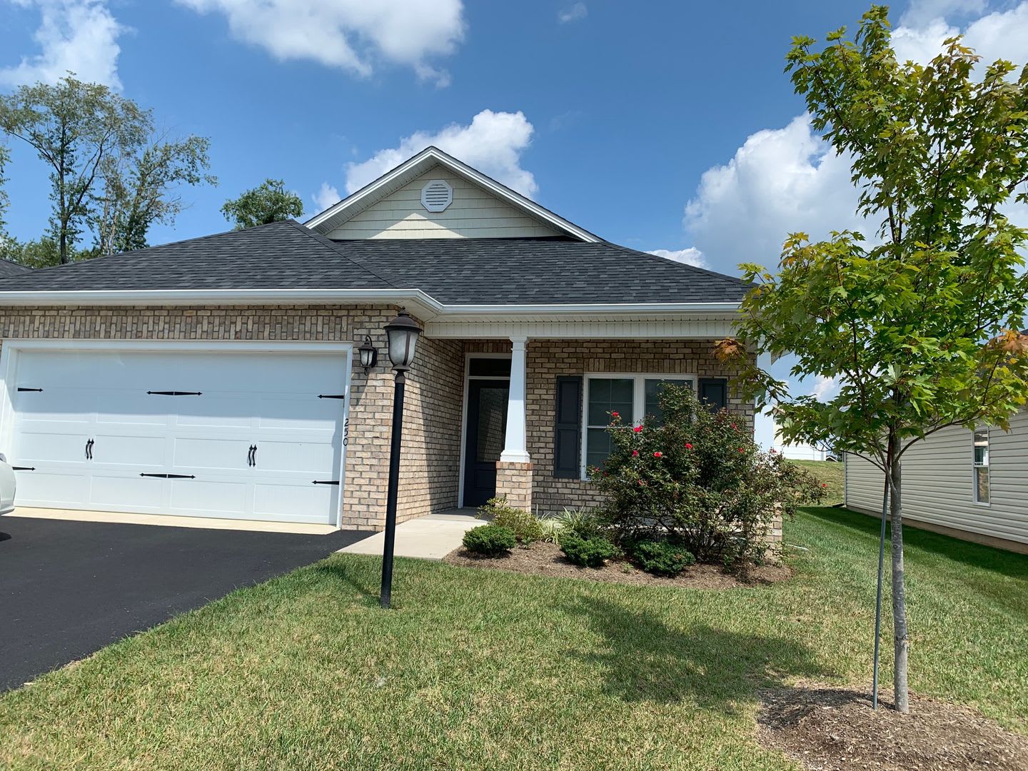 3 Bedroom, 2 Bath,Patio Style Home with Garage – photo 1