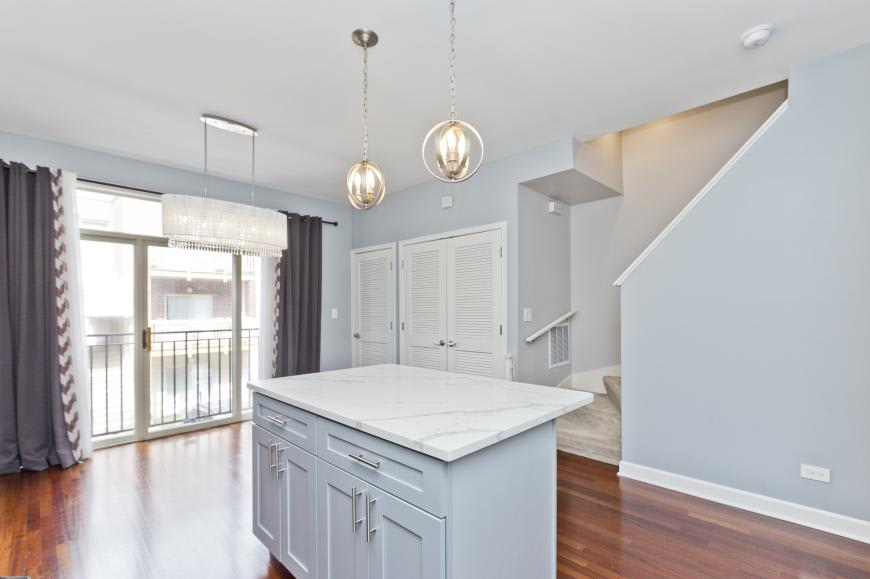 1332 N Burling – photo 2