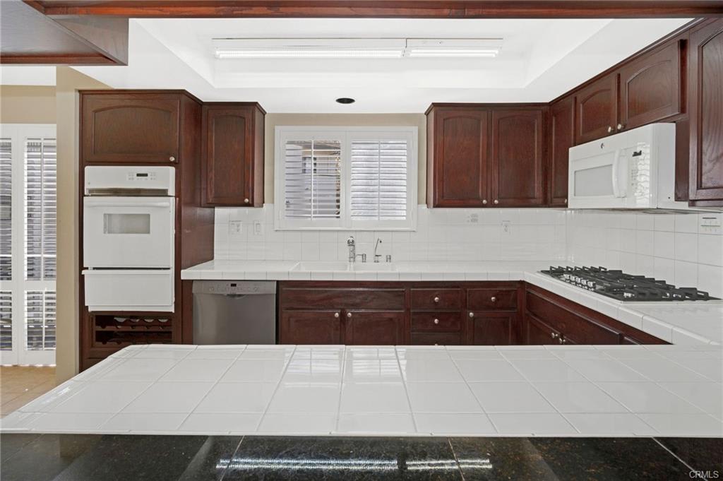21800 Marylee St – photo 4