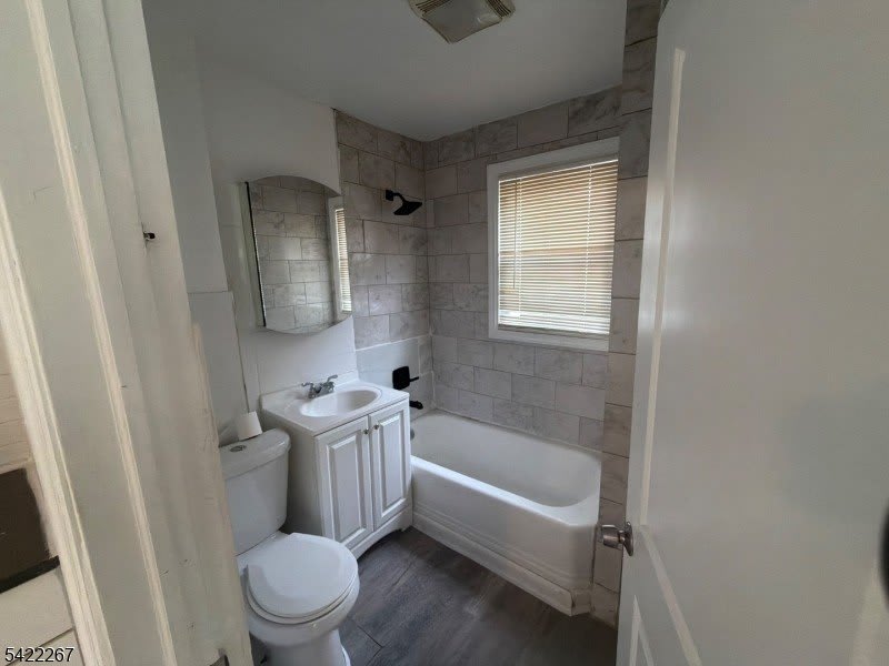 70 Welland Ave – photo 5