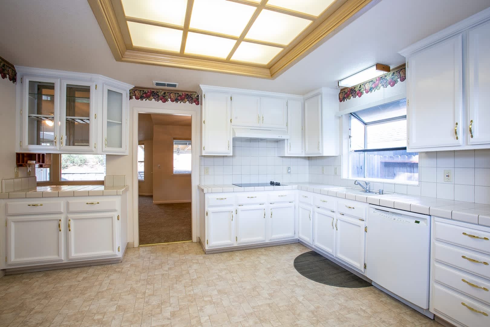 Gorgeous home with a 3 Car Garage! – photo 5