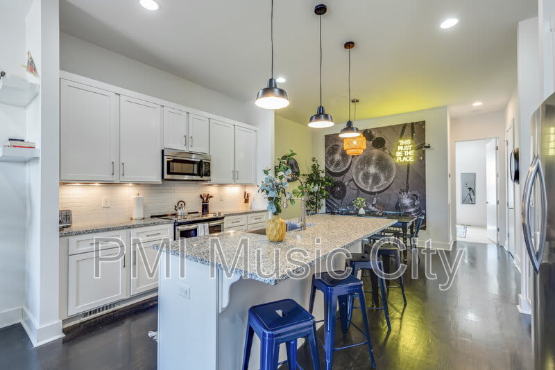 1027 Wedgewood Ave – photo 4