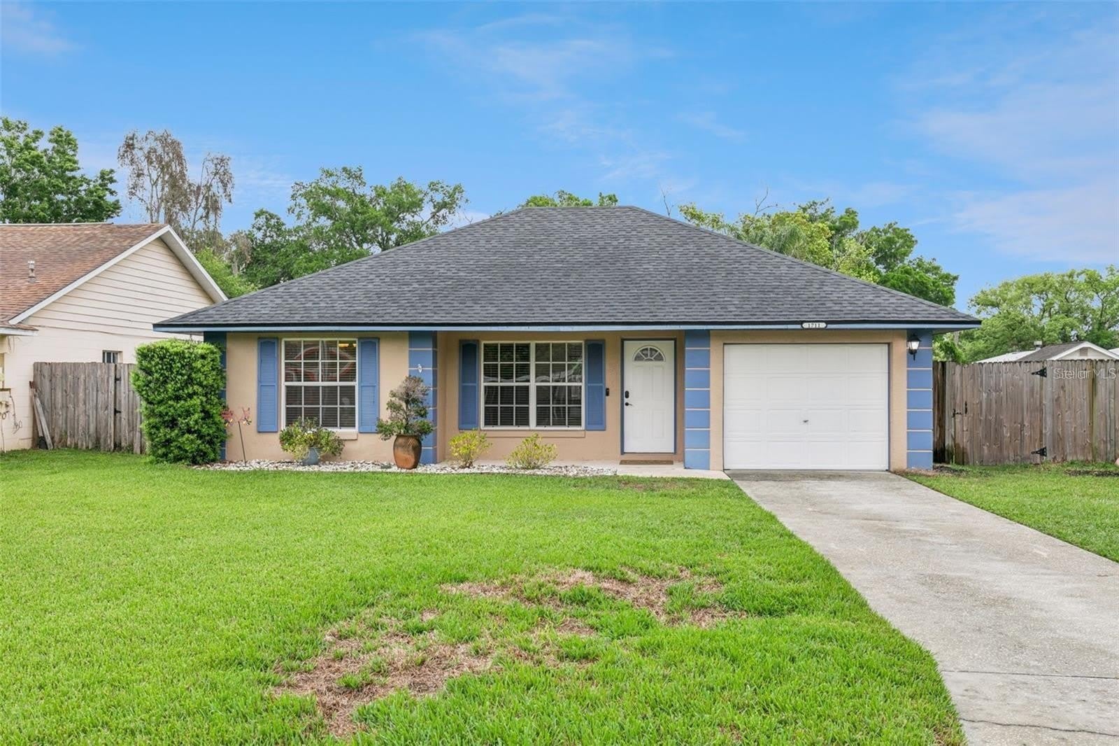 1711 CHARLESTON Lane – photo 1