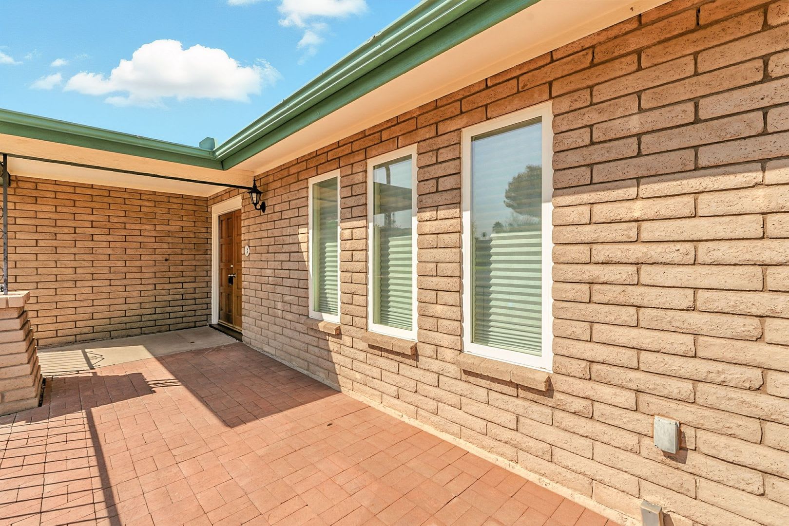 Beautiful 3 bed, 2 bath w/ bonus Room, located in Heritage Heights in Phoniex – photo 4