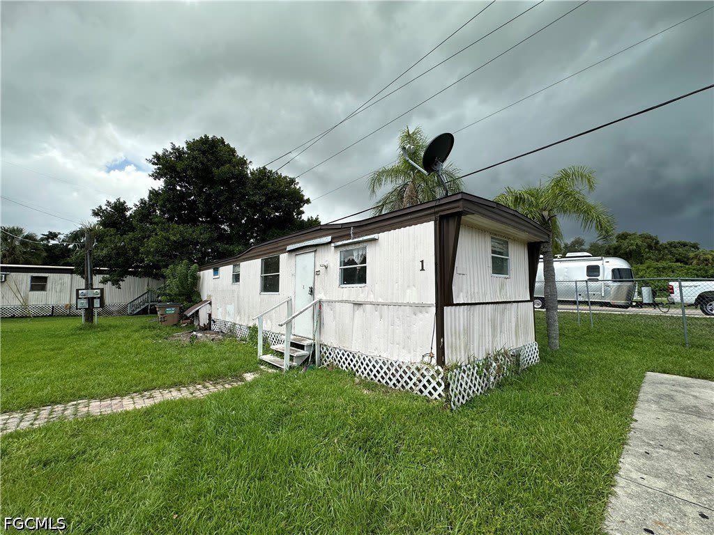 4900 Tice Street – photo 2