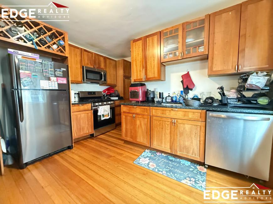 27 Perthshire Rd. – photo 1