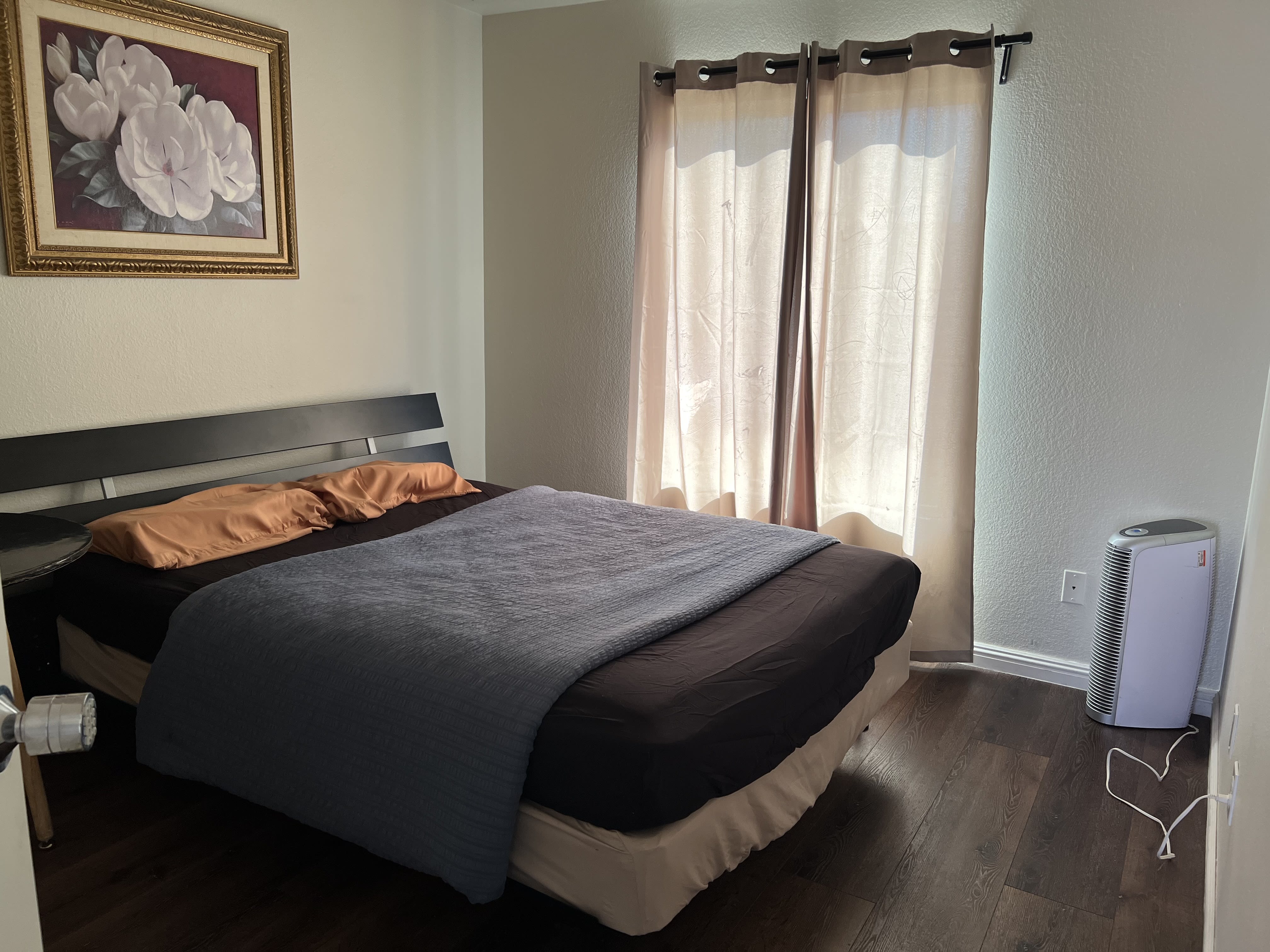 5747 Crescent Landing St – photo 2