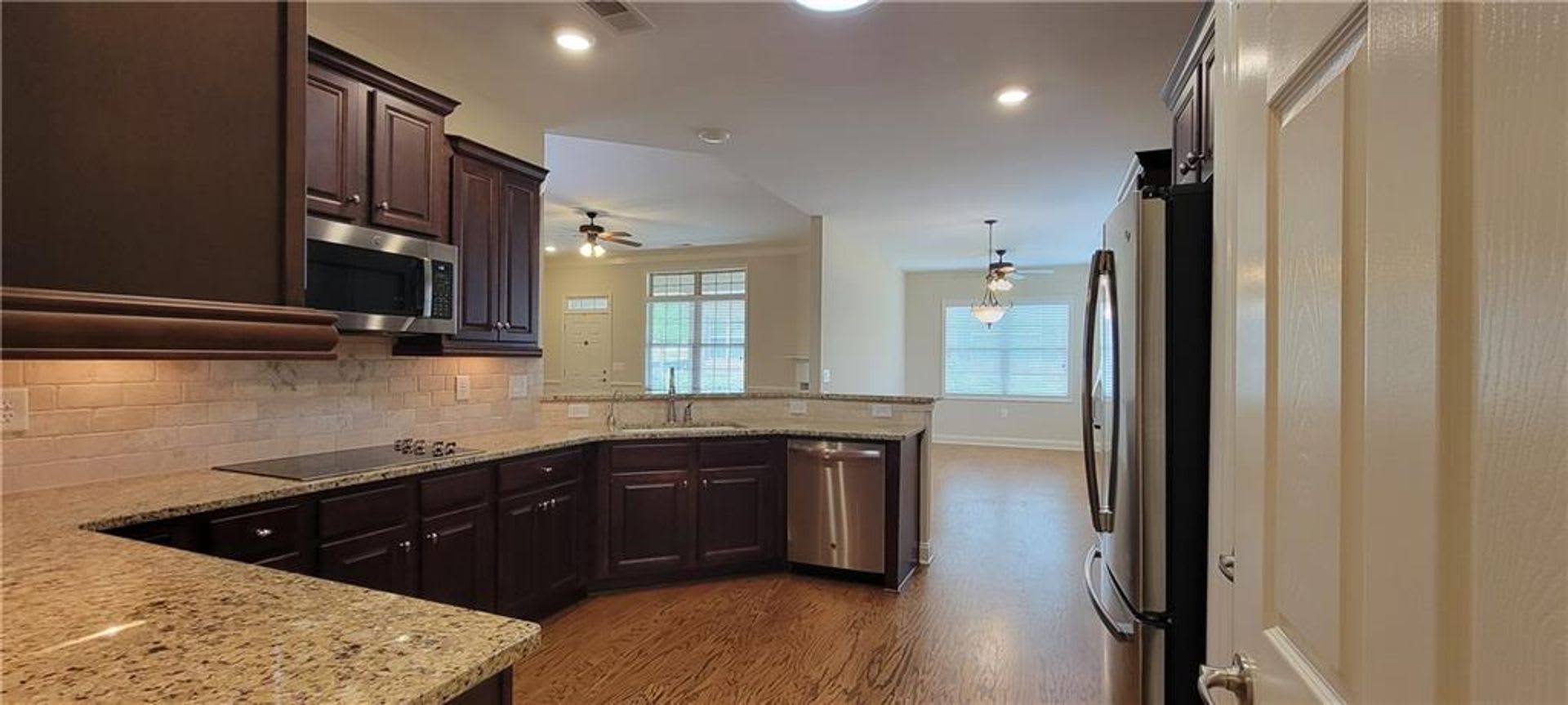 Luxury Living in South Forsyth – photo 2