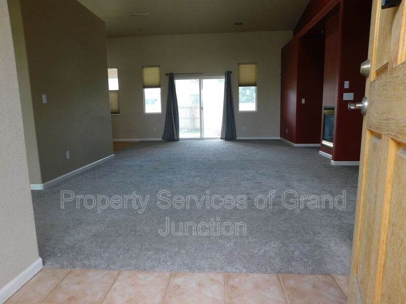 566 Garnet Drive – photo 2