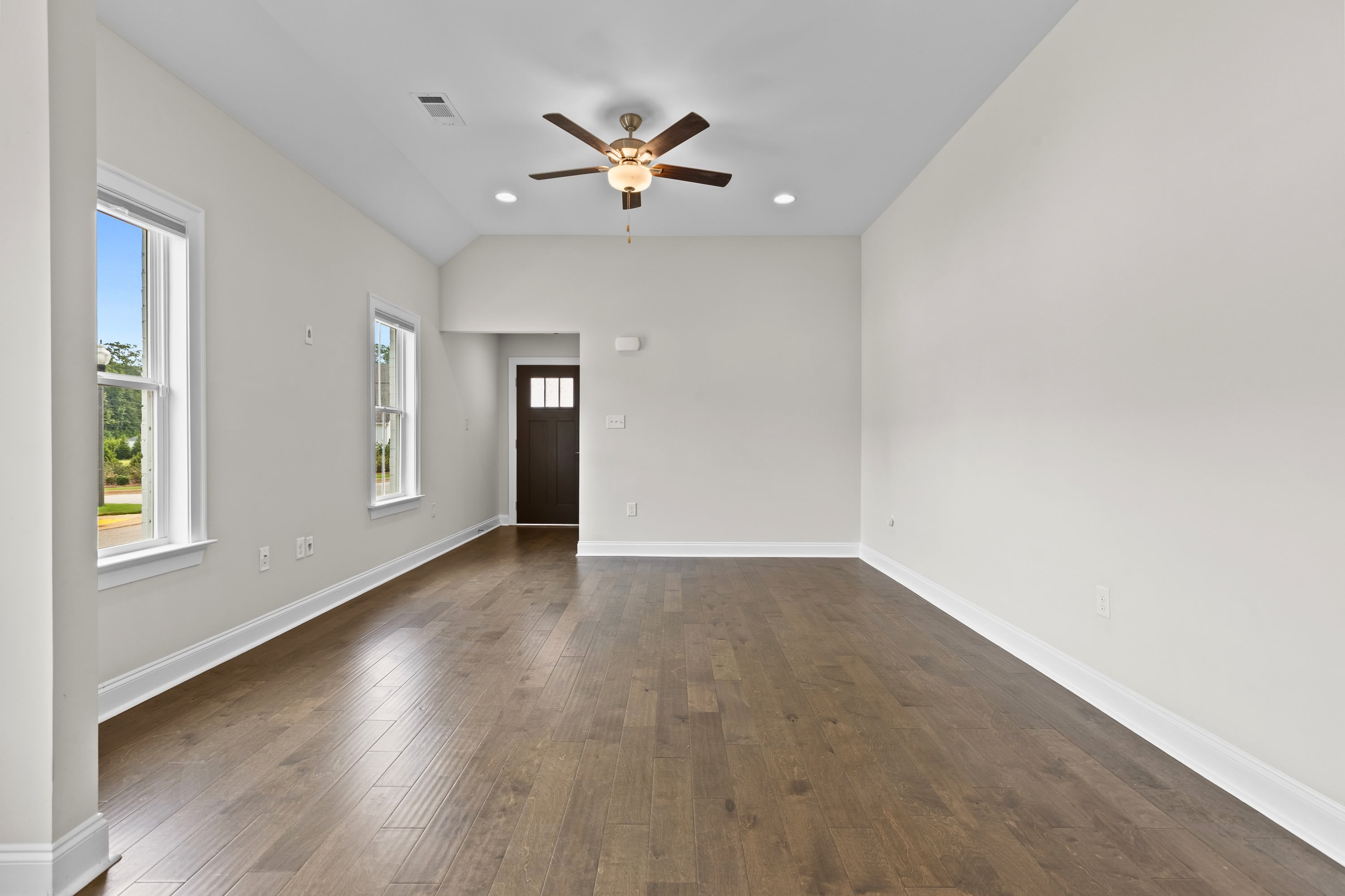 2272 Lakeview Drive – photo 3