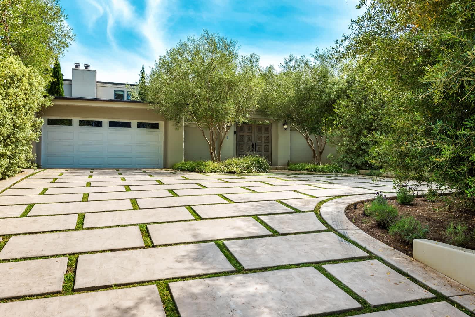 Spectacular and Spacious Tuscan style Montecito Home with Pool! – photo 3